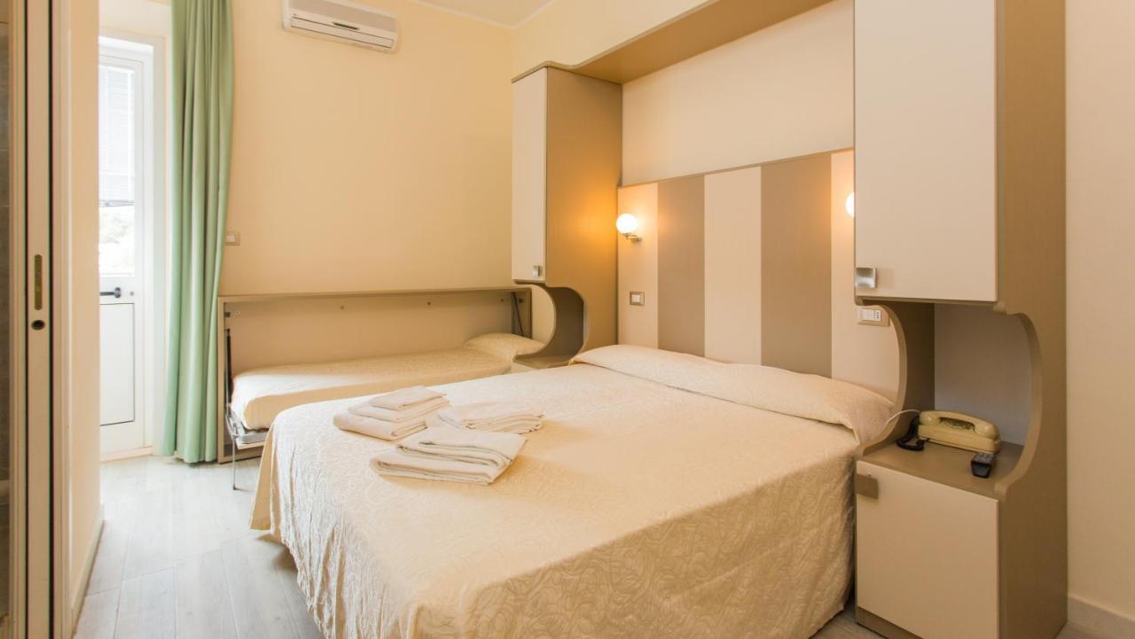 Hotel Trieste Cesenatico Habitación foto