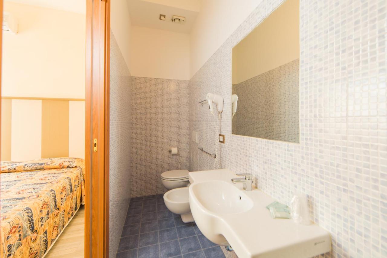Hotel Trieste Cesenatico Habitación foto